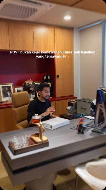 El Azman bekerja di pejabat